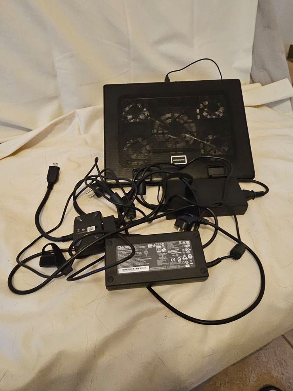 portable
MSI GT76 TITAN DT 10SGS-007FR Téléphones et tablettes