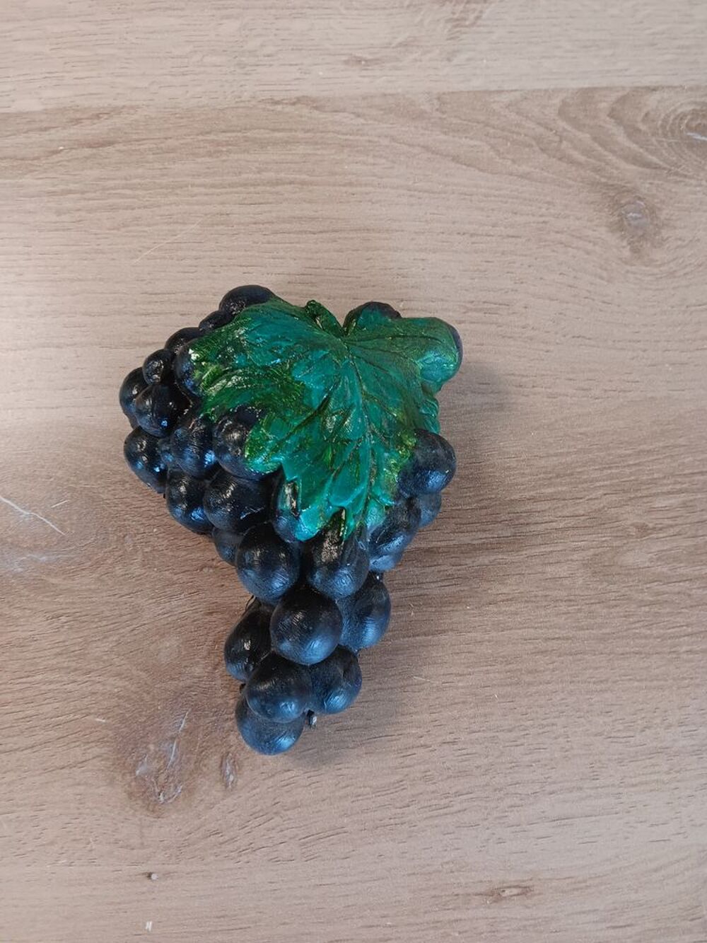 grappes de raisin de divers couleur
travail soign&eacute;" Décoration
