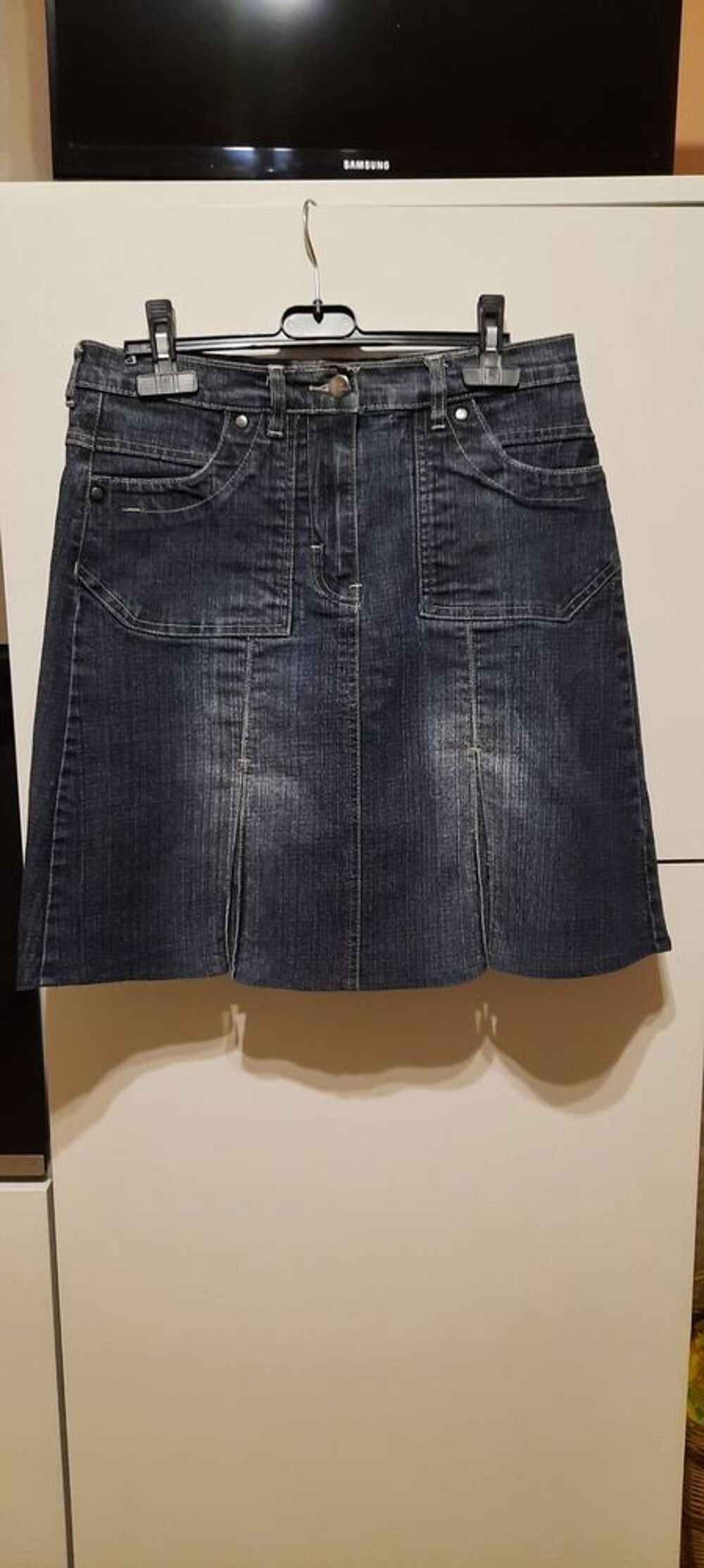 Originale jupe en jean &agrave; plis taille 40 - En tr&egrave;s bon &eacute;tat Vtements