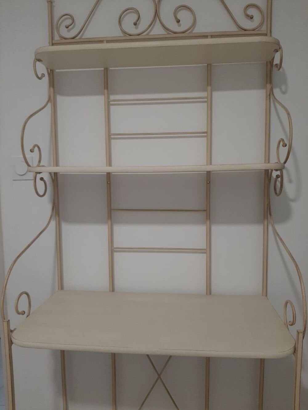 Chambre compl&egrave;te (lit, literie, chevets, &eacute;tag&egrave;re) Meubles