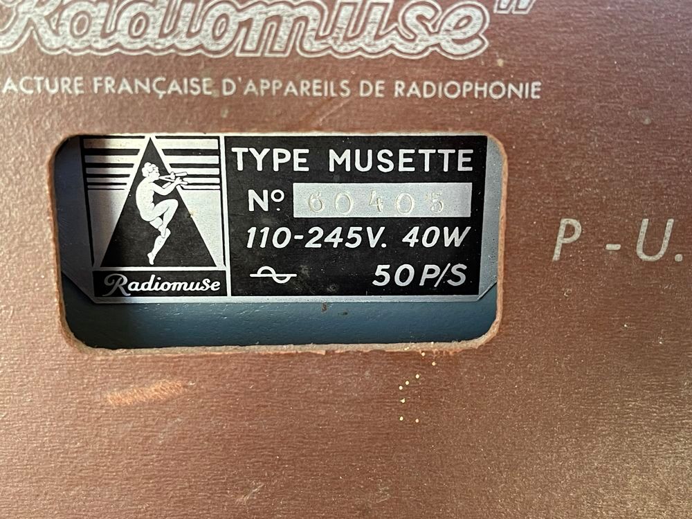 TSF Radio Muse type musette 
Manufacture Fran&ccedil;aise 
