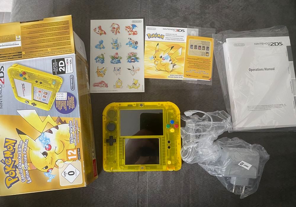 Nintendo 2ds &eacute;dition sp&eacute;ciale pikachu collector Consoles et jeux vidos