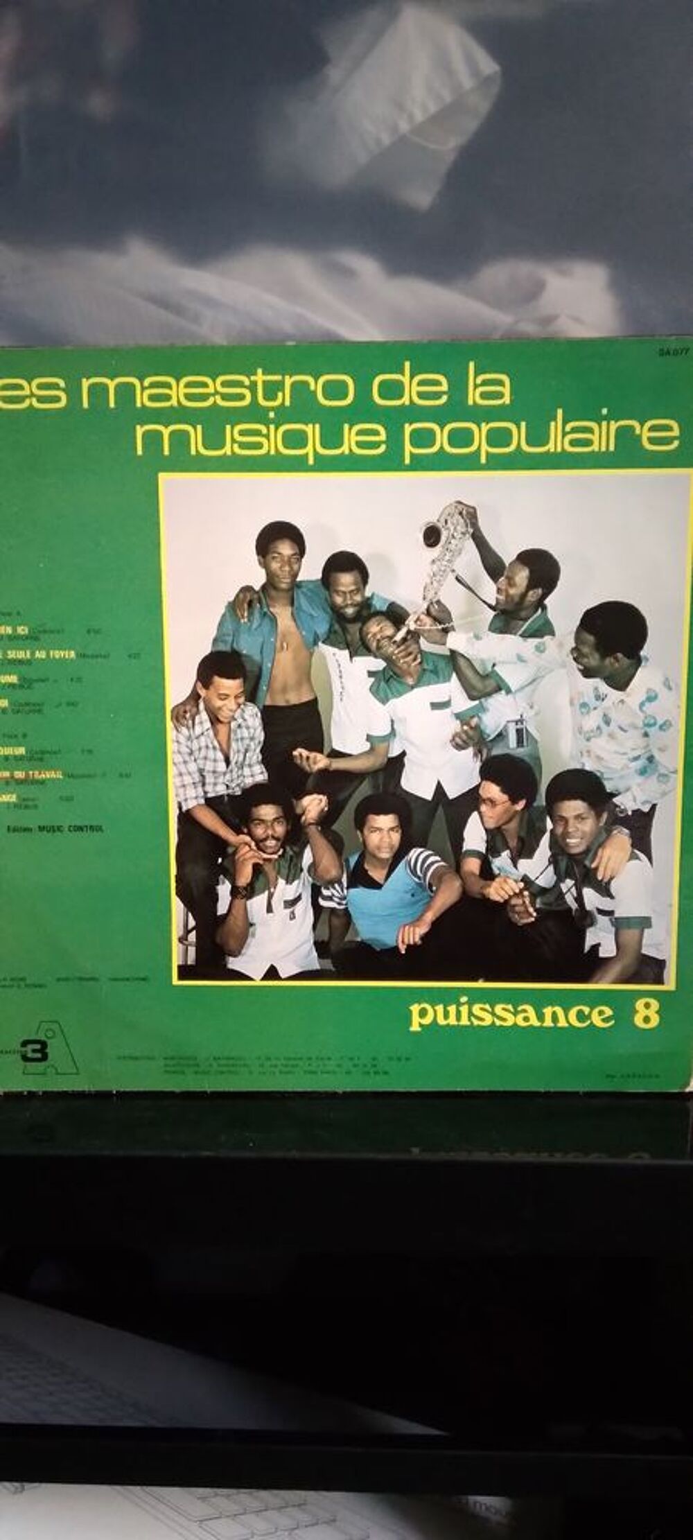 UN ALBUM DE MUSIQUE TROPICALE VINTAGE CD et vinyles