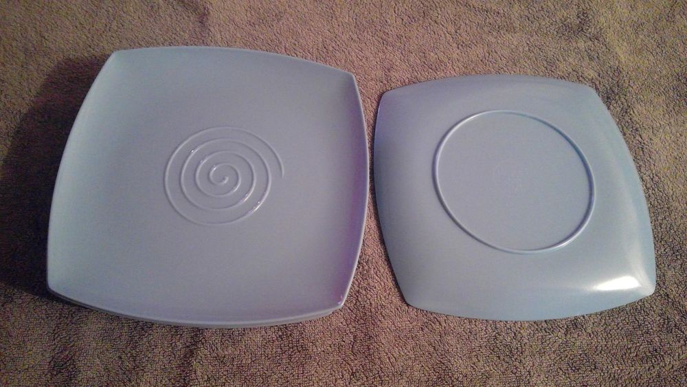 LOT 6 ASSIETTES BLEU
EN PLASTIQUE
22 CM X 22 CM ENVIRON
Cuisine