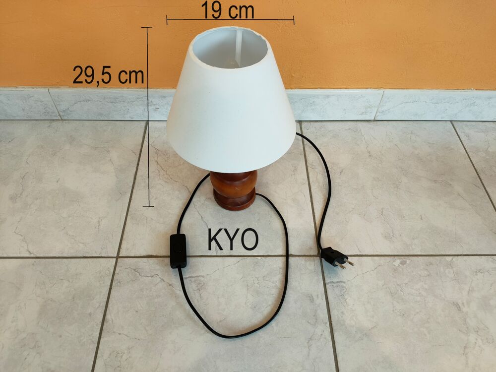 Lampe chevet bois &agrave; poser abat-jour conique rond blanc tissu Décoration