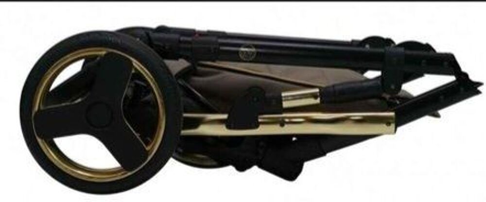 Poussette 3en1 &eacute;quip&eacute;e + base auto isofix Pu�riculture