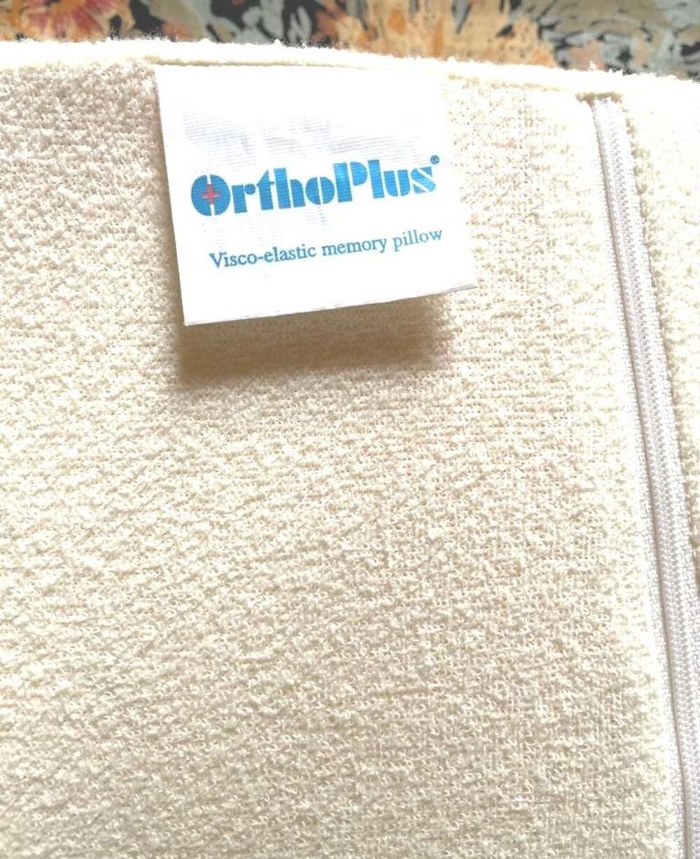 2 Oreillers ergonomiques mousse visco&eacute;lastique "Ortho-Plus" D�coration