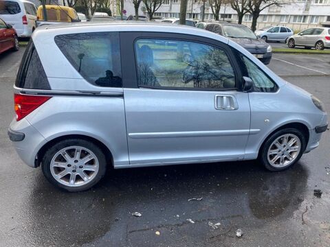 Peugeot 1007 1.6e 16V 110ch 2-Tronic Sporty