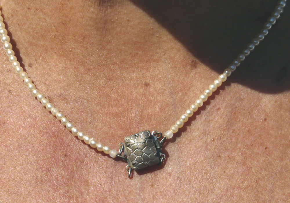 Collier de Perles des ann&eacute;es 30 &agrave; fermoir coffret original Bijoux et montres
