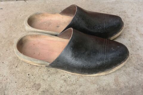 Anciens sabots en bois fait main T 42,5 20 Gargenville (78)