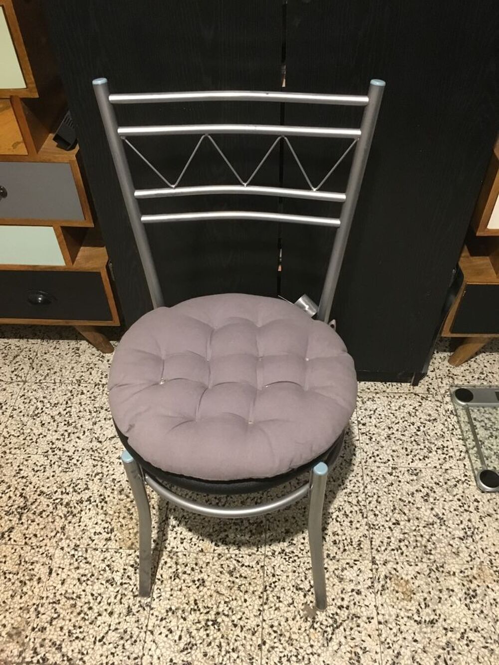 table en verre 60 x 120 + 4 chaises m&eacute;tal avec coussin Meubles