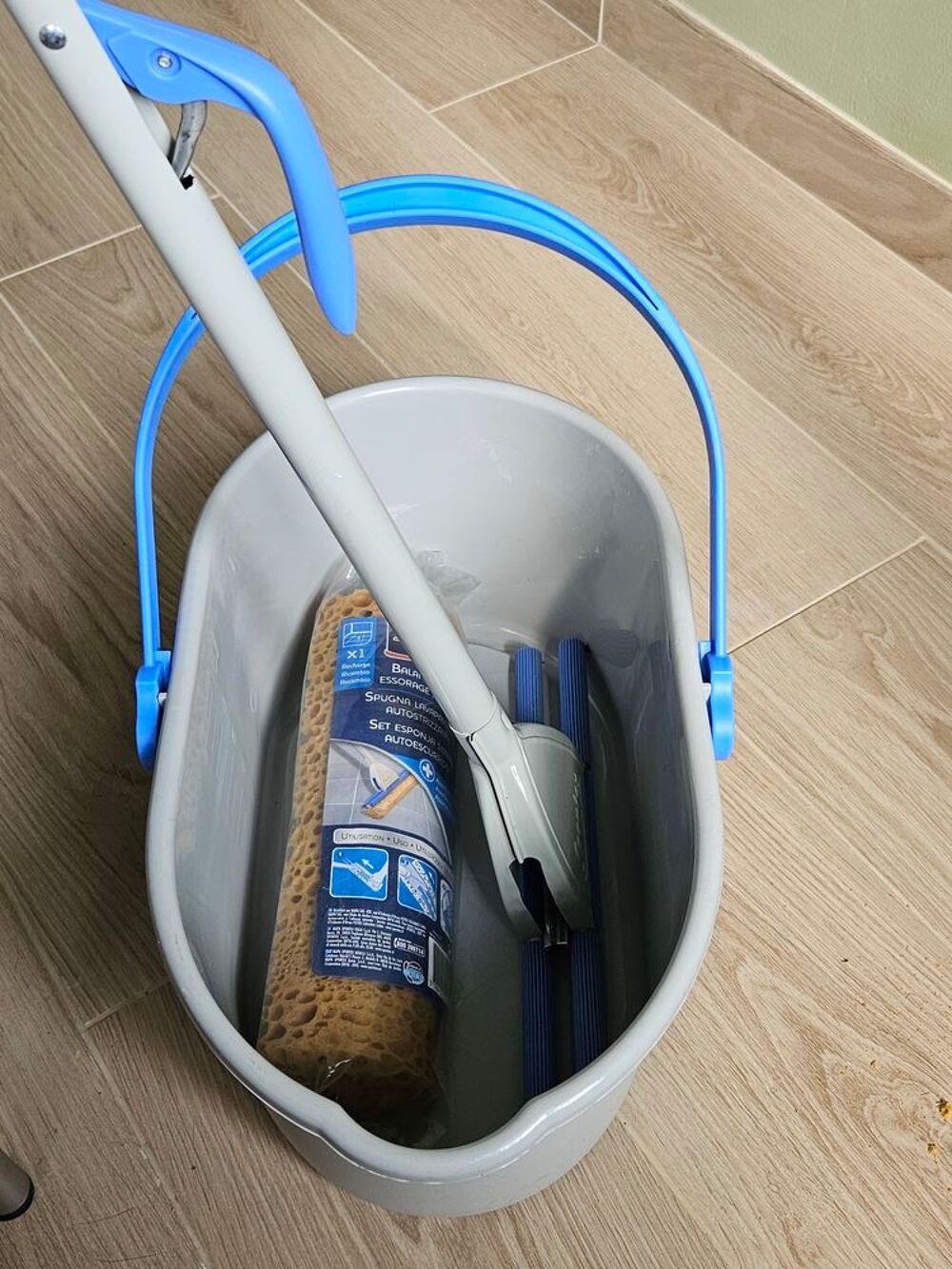 Ensemble Spontex : Balai-&eacute;ponge essorage int&eacute;gr&eacute; + seau de 1 Bricolage