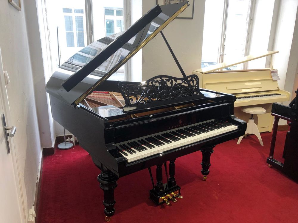 Piano droit Yamaha U3 noir laqu&eacute; Instruments de musique