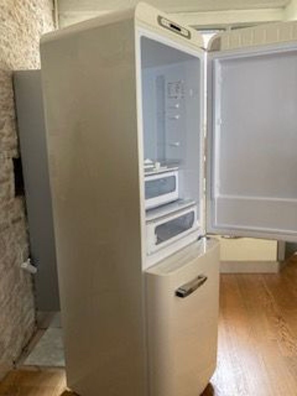 R&eacute;frig&eacute;rateur cong&eacute;lateur SMEG vintage couleur cr&egrave;me Electroménager