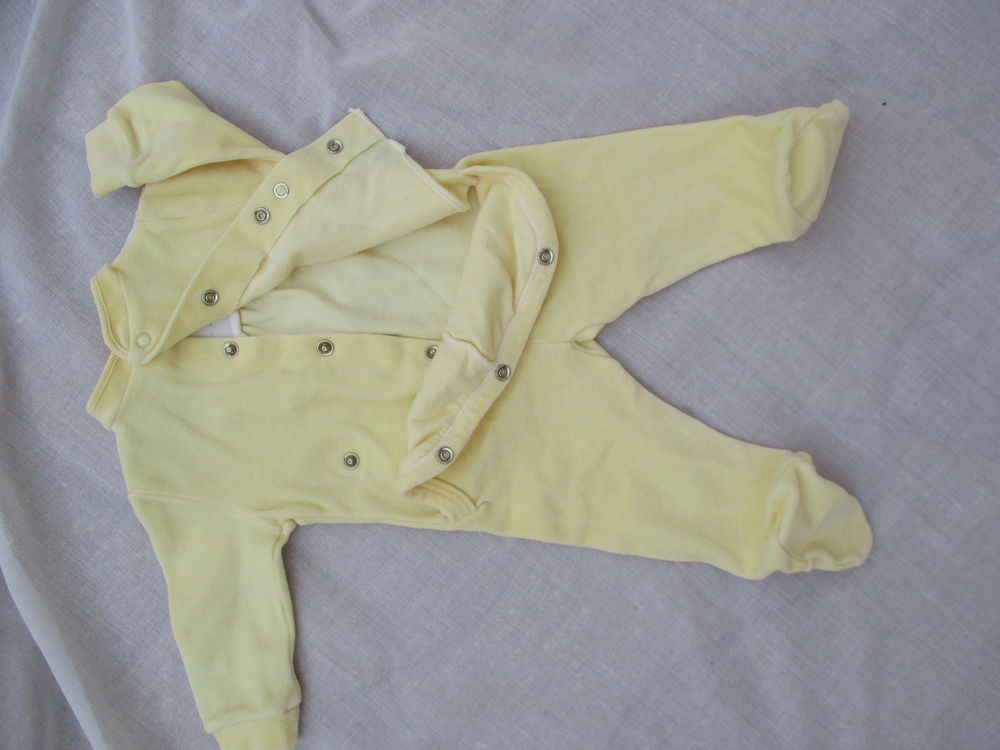 Pyjama Jaune d'Absorba - Taille 3 Mois - Des ann&eacute;es 1975 Puériculture