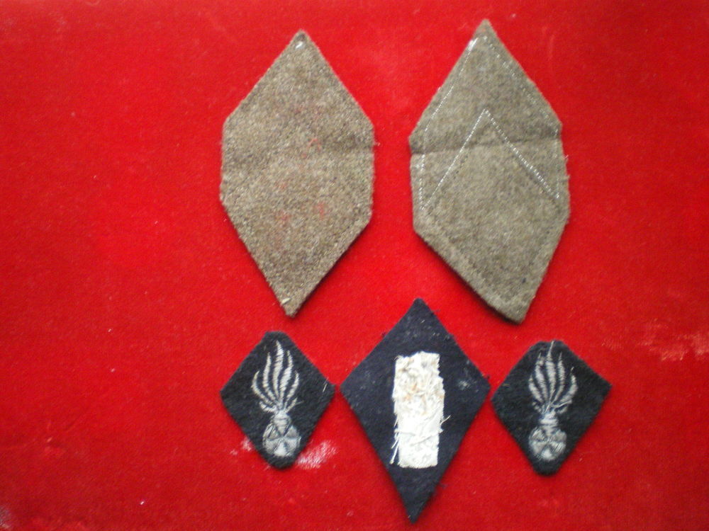 Insignes de grade et d'uniforme de la Gendarmerie. 