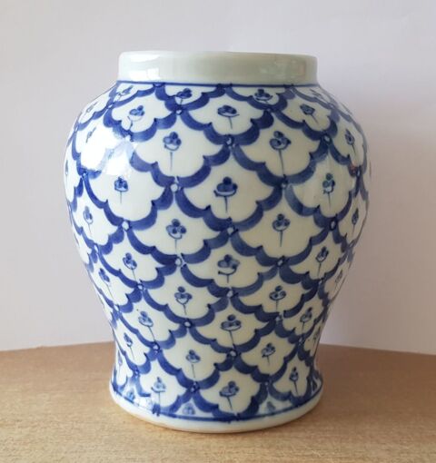 vase en cramique maille d'inspiration asiatique 
chinois 8 Carnon Plage (34)