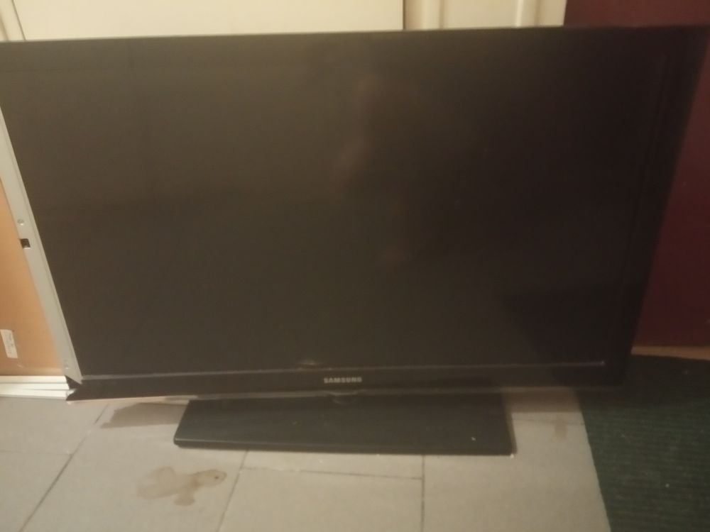 TV Samsung grand &eacute;cran pour pi&egrave;ces Photos/Video/TV