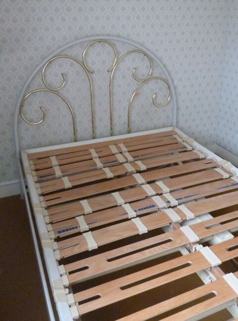 lit mtal romantique  avec sommier lectrique multi position 130 Clohars-Carnot (29)