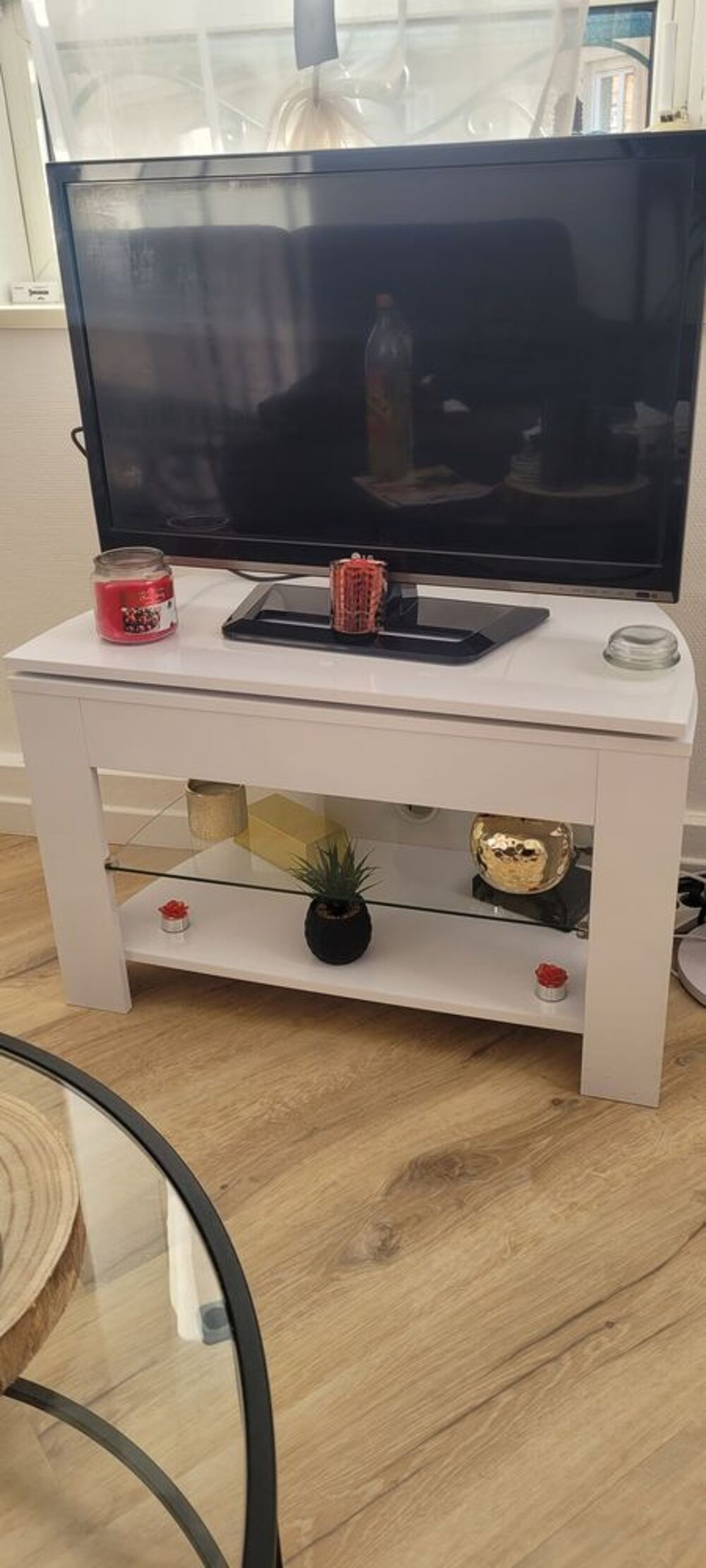 meuble t&eacute;l&eacute; couleur blanc laqu&eacute; Meubles