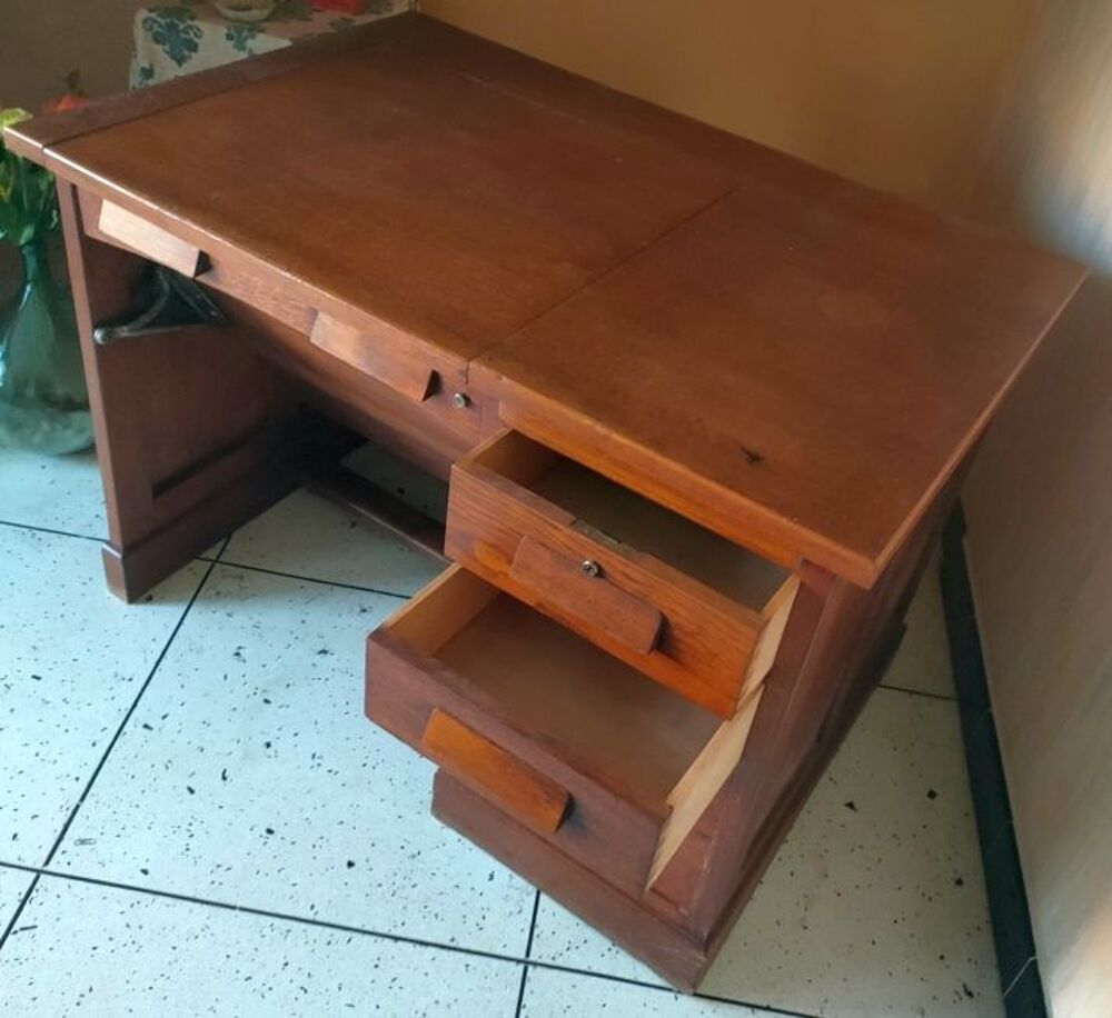 rarissime bureau de dactylo en ch&ecirc;ne massif avec plate Meubles