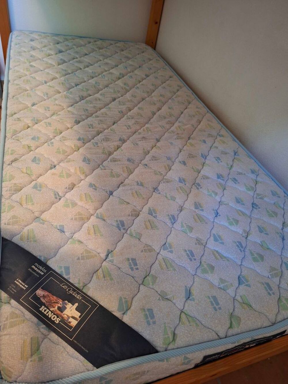 Lit superpos&eacute; en bois avec deux matelas Meubles