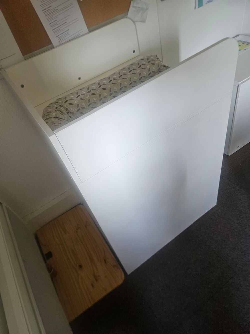 MEUBLE DE CHANGE 70 cm 6 stop bacs et 1 escabeau Puériculture