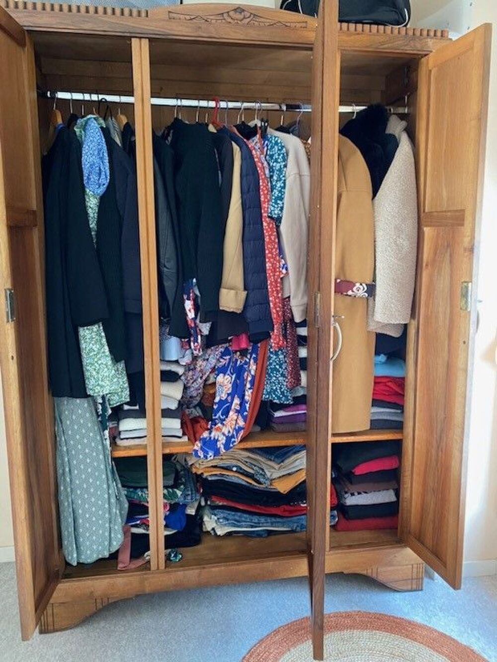 Tr&egrave;s belle armoire en bois brut Acajou, d&eacute;but si&egrave;cle dernier Meubles