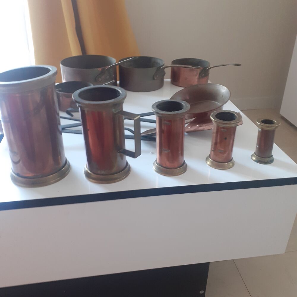 ancienne casserole en cuivre et pot de mesures Cuisine