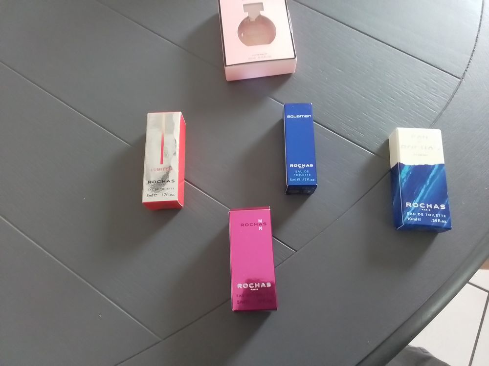 Lot de miniature de parfum, rochas Décoration