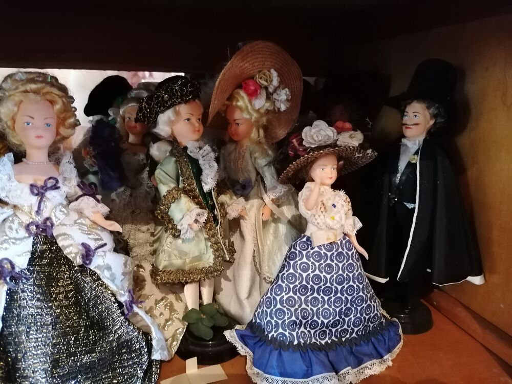 Poup&eacute;es collection histoire. Décoration