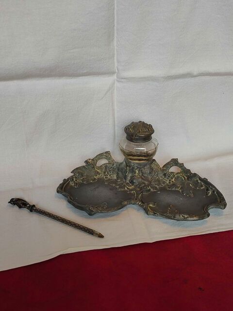 Ancien+encrier+en+�tain+avec+son+stylo 160 Avermes (03)