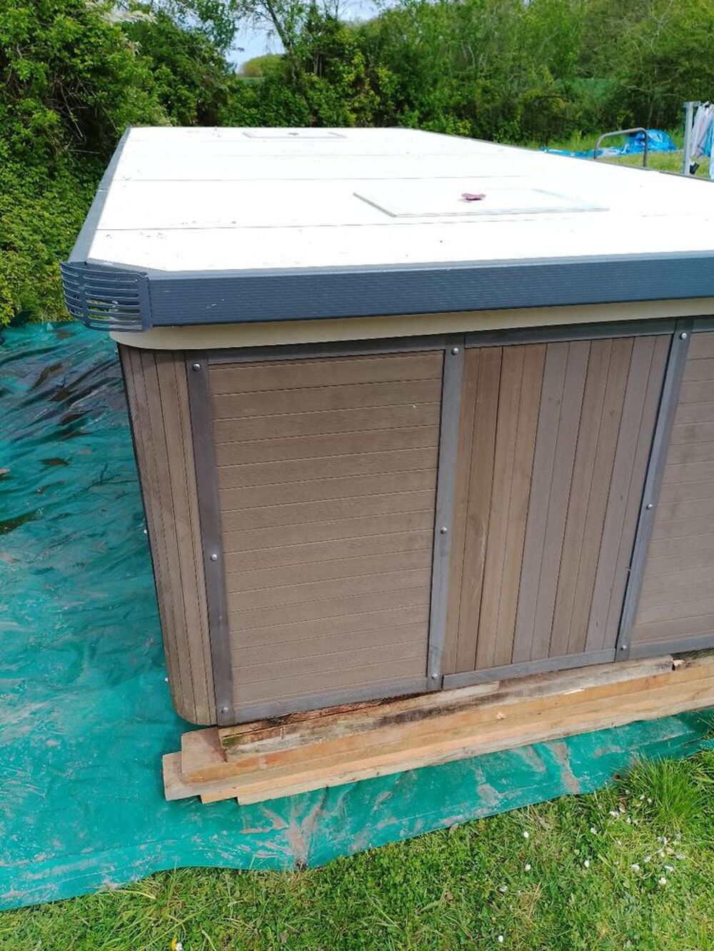 Un Super Spa a la nage 566 x 226 x 130 cm valeur 46000€ Sports