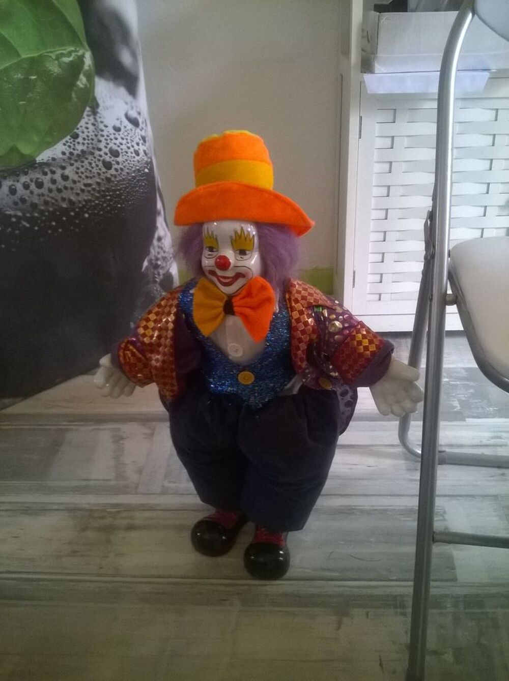 Statue de clown en porcelaine
