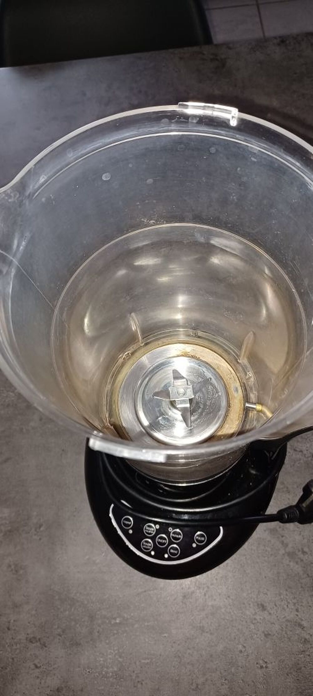 blender chauffant d'occasion en bon &eacute;tat couvercle et joint neufs fonctionne tr&egrave;s bien. Electroménager