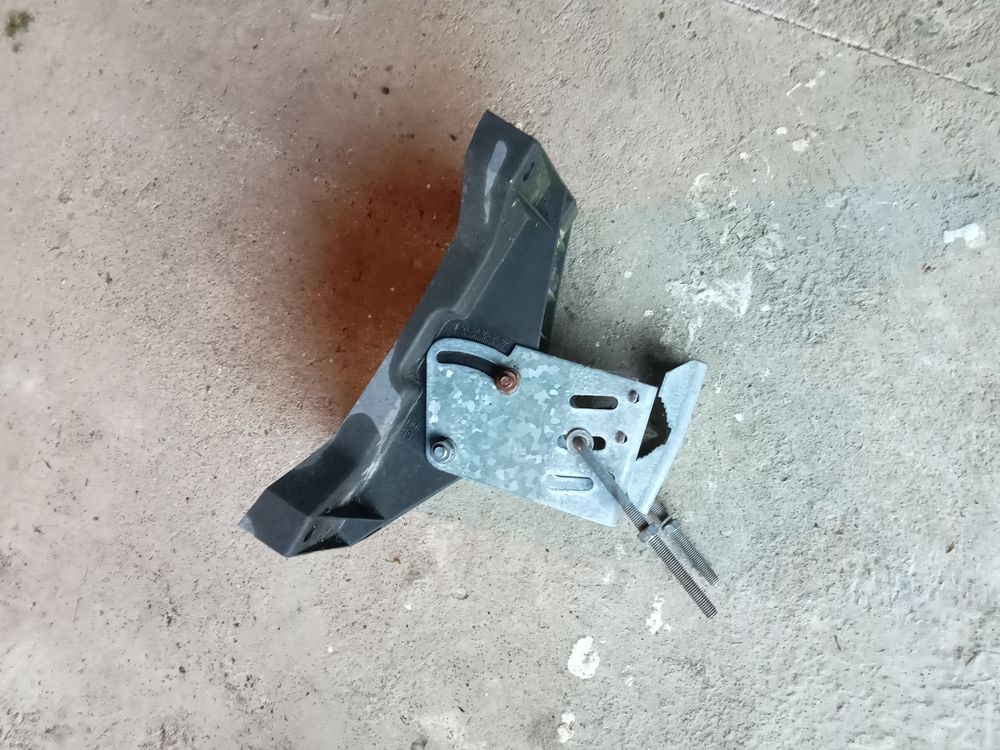 Fixation pour antenne parabolique Bricolage