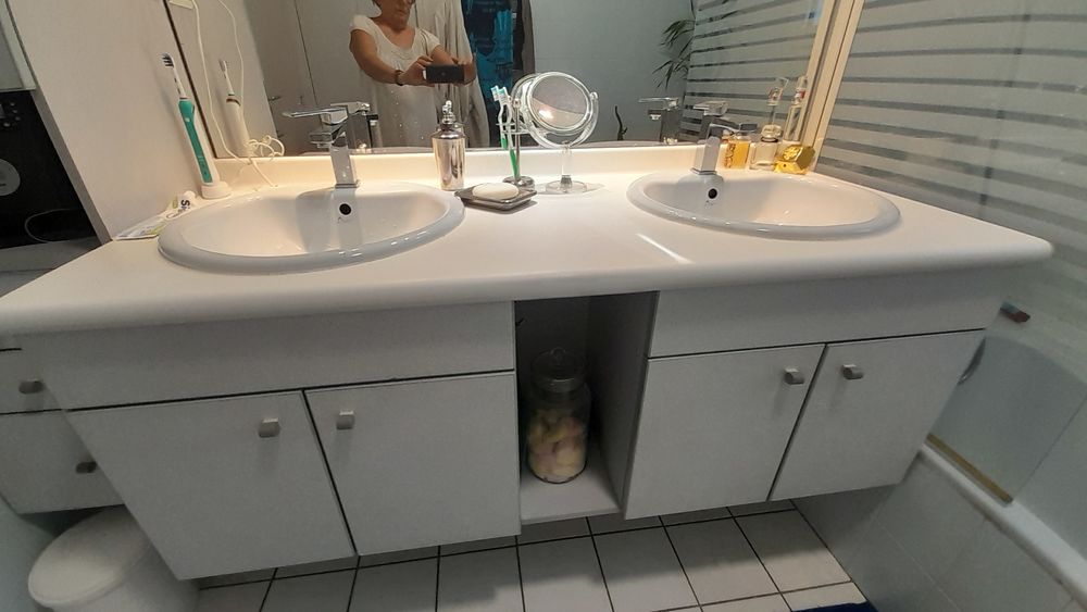 Salle de bains compl&egrave;te avec WC et lave mains Meubles