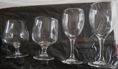 Lot de 56 Verres Diff�rents
10 H�rouville-Saint-Clair (14)