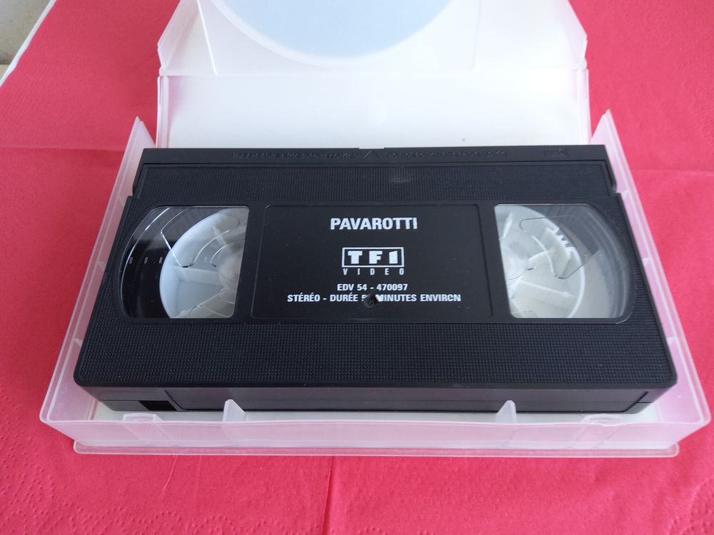 K7 VHS + CD Luciano PAVAROTTI chante No&euml;l DVD et blu-ray
