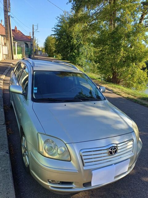 Toyota avensis Break 115 D-4D Lin&eacute;a Sol