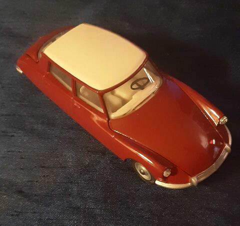 DS-19 DINKY TOYS ATLAS. 10 Vend�me (41)