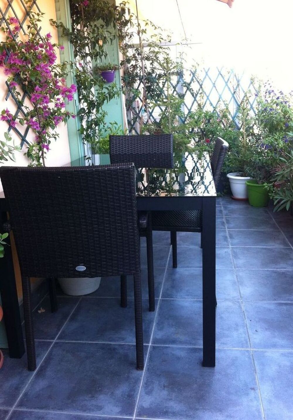 TABLE DE JARDIN AVEC PLATEAU EN VERRE Jardin