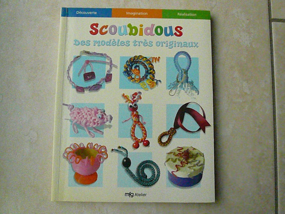 Livre enfant " Scoubidous : des mod&egrave;les tr&egrave;s originaux " Livres et BD