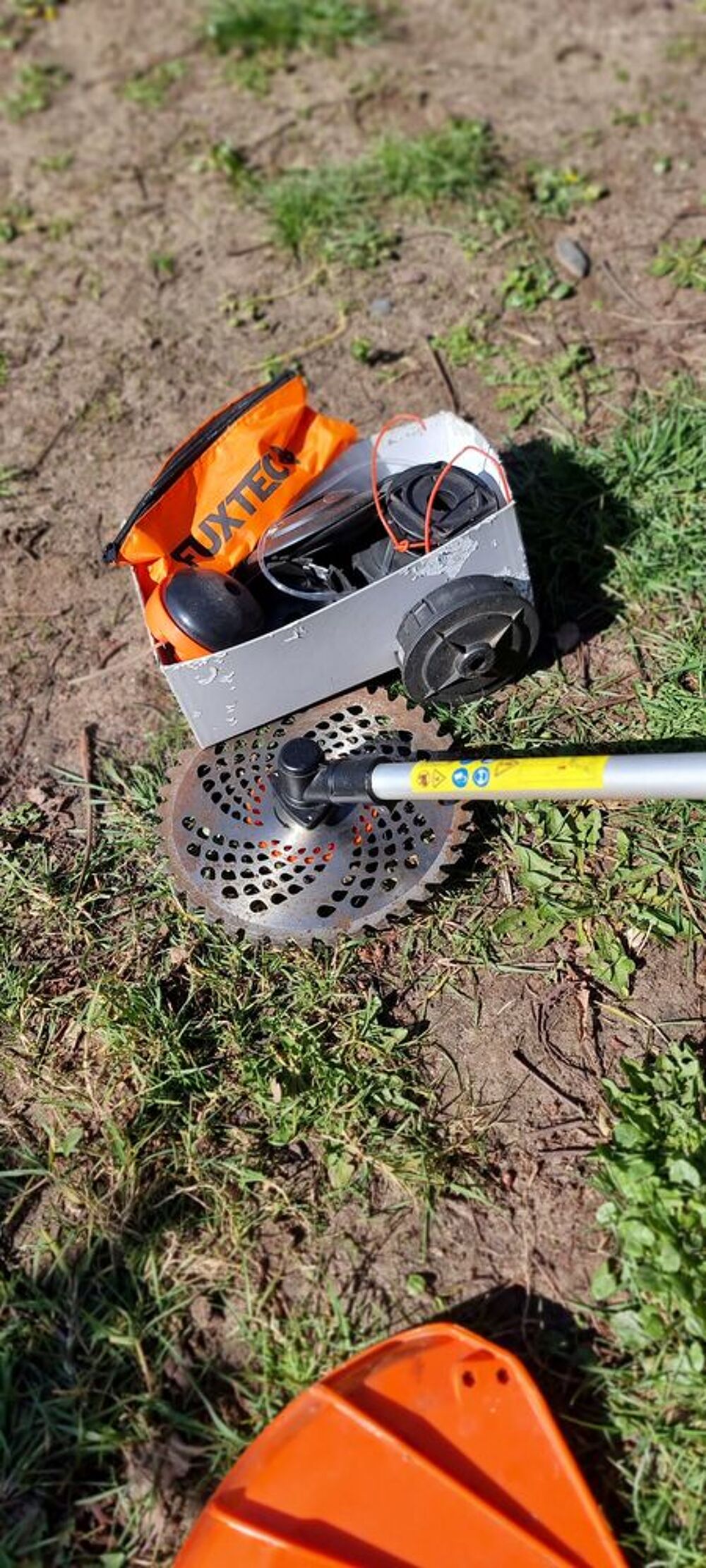 D&eacute;broussailleuse thermique a roues neuve Bricolage