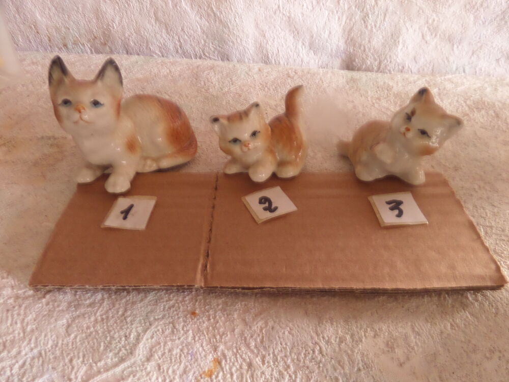 14 petits chats en faience 