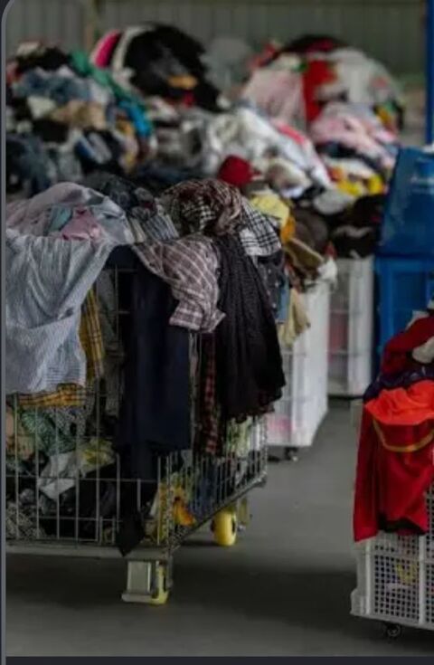 Vêtements en vrac ,en gros lot mixte 0,50c pièces au 1€ kg Montbéliard (25)
