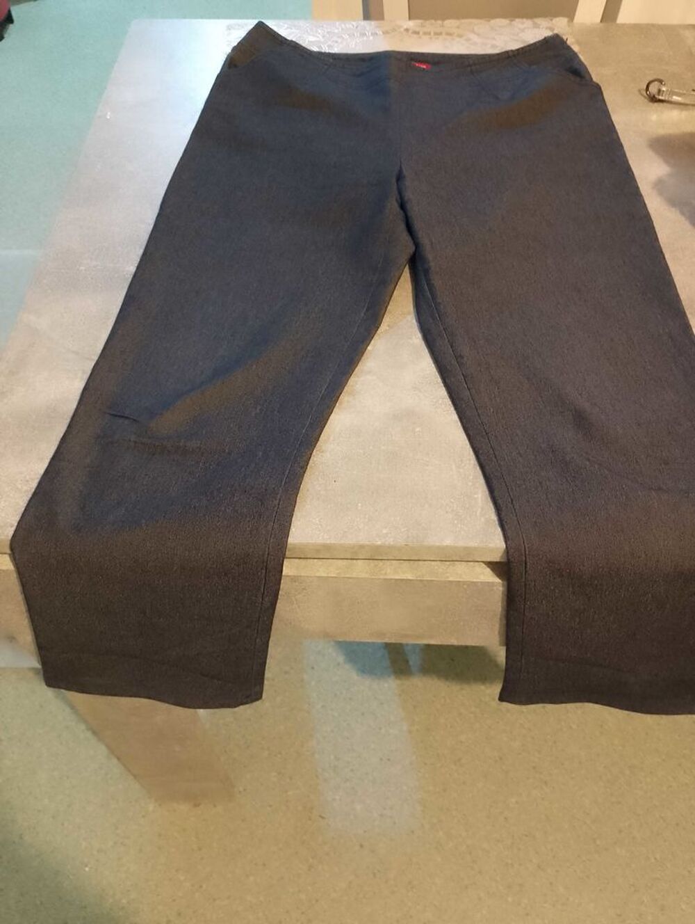 Lot pantalon taille 42 Vtements