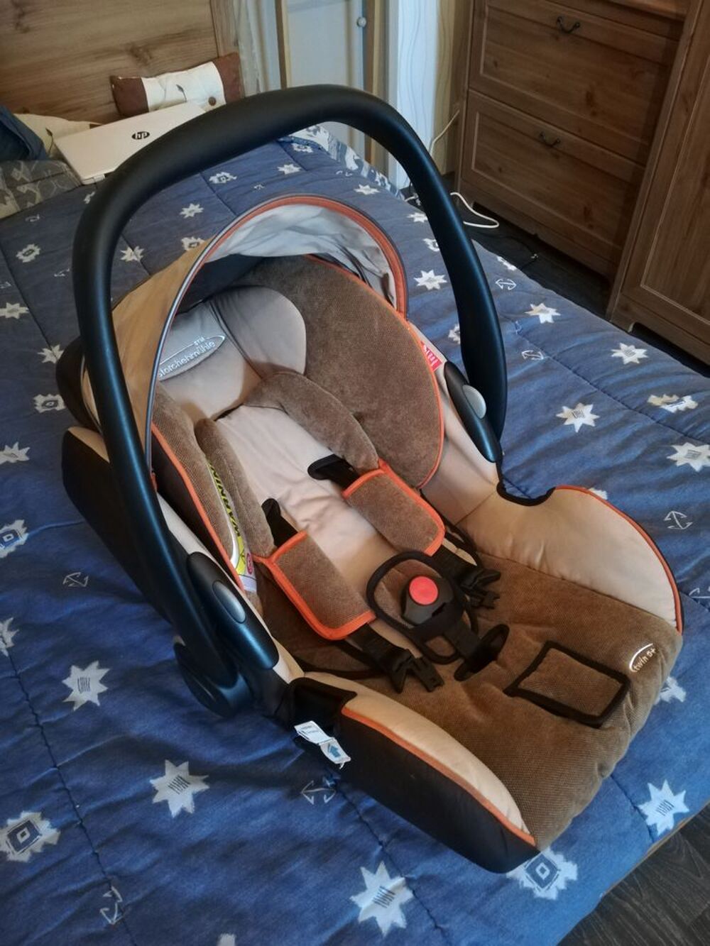 Si&egrave;ge b&eacute;b&eacute; cosy pour Auto.
Puériculture