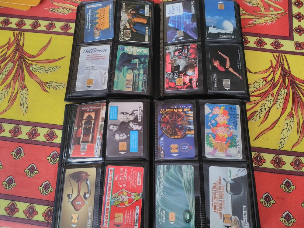 CLASSEURS AVEC CARTES TELEPHONIQUES 