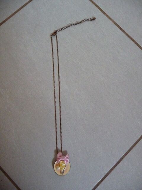 Collier avec pendentif assiette avec gteaux 6 Celles-sur-Belle (79)